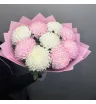 9 белых и розовых одноголовых хризантем  в букете
