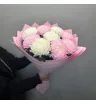 9 белых и розовых одноголовых хризантем  в букете