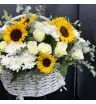 корзина с подсолнухами,белыми розами и кустовыми хризантемами