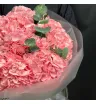 9 розовых гортензий с эвкалиптом.