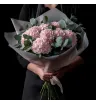 9 розовых гортензий с эвкалиптом.