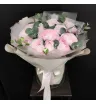 розовые ранункулюсы Ханой с эвкалиптом в букете.