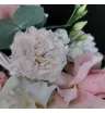 композиция из розовых французских роз, белой эустомы и эвкалипта в плетёной корзине