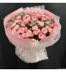 букет из 25 кустовых розовых роз с эвкалиптом