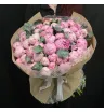розовые пионы с эвкалиптом