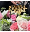 композиция из розовых роз и белых хризантем с декоративной тыквой в плайм-пакете