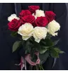 букет из 11 красных и белых роз Эквадор