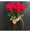 Букет из 15 красных эквадорских роз в упаковке