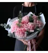 букет из 7 розовых французских роз и эвкалипта.