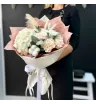 букет из белой гортензии,кремовых гвоздик и белых хризантем с хлопком,лагурусом и эвкалиптом.