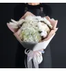 белая гортензия, белые розы и хризантемы с хлопком и лагурусом в букете.