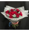 Букет из 11 красных роз с эвкалиптом
