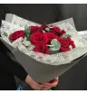 Букет из 11 красных роз с эвкалиптом