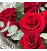 Букет из 11 красных роз с эвкалиптом