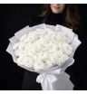 11 белых кустовых хризантем