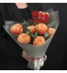 школьники с букетами из роз на 1 сентября