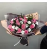 букет из розовых роз,лаванды и хлопка.