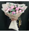 15 розовых пионов с эвкалиптом в букете
