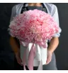 Композиция из розовых гвоздик в коробочке &laquo;Розовый пломбир&raquo;
