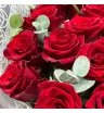 Букет из 23 красных эквадорских роз с эвкалиптом