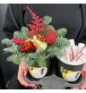 композиция из нобилиса, хлопка, шишек, декоративных шаров и конфет в кофейных стаканчиках