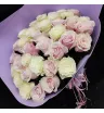 25 розовых и белых эквадорских роз в букете