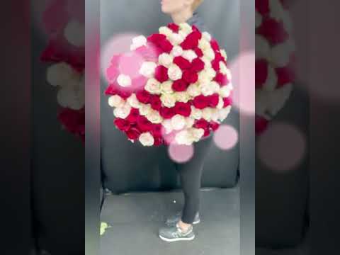букет из 101 эквадорской розы красного и розового цвета.