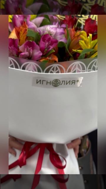 школьники с букетами на 1 сентября